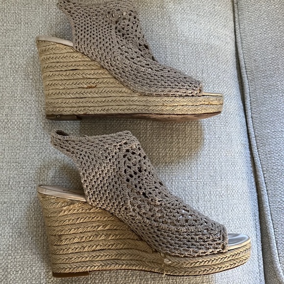 VC signature woven wedge peep toe - Picture 3 of 9